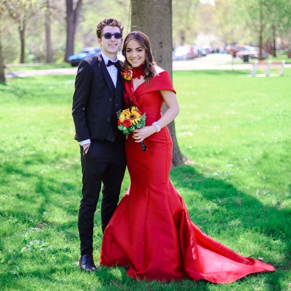 Red Tarik-Ediz prom dress - Picture 2 of 5